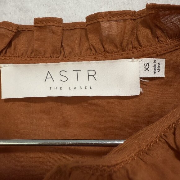 ASTR The Label Blouse Womens XS Ruffle Long Sleeve Button Top Ginger Brown - Picture 4 of 10